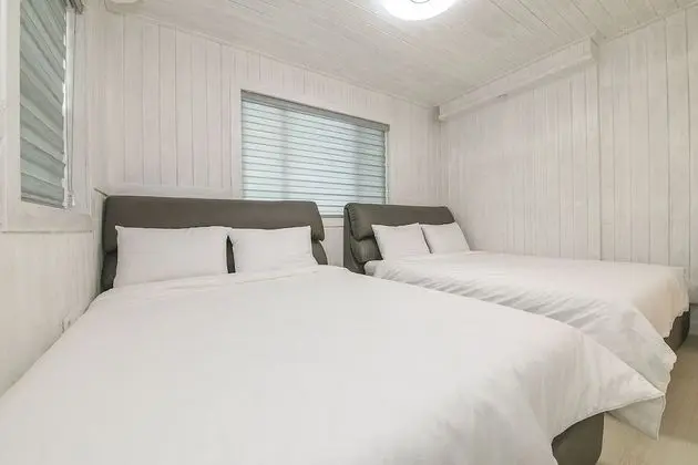 A (4 guests, Extra person fee 30,000 KRW on site)