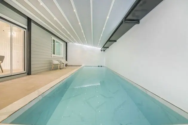 A (4 guests, Extra person fee 30,000 KRW on site)