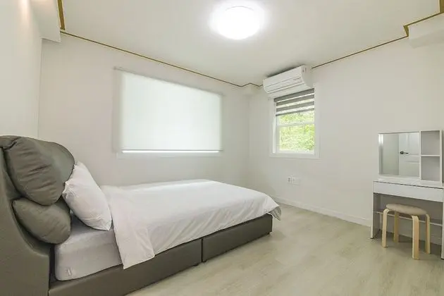 B (6 guests, Extra person fee KRW 30,000 on site)