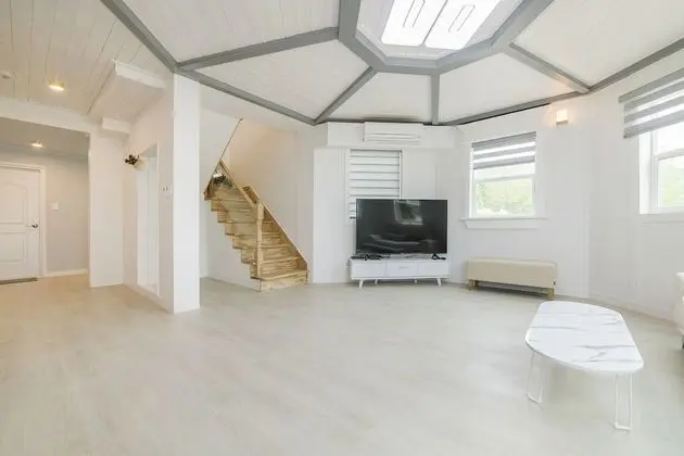 B (6 guests, Extra person fee KRW 30,000 on site)