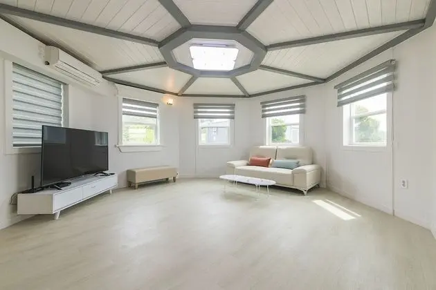 B (6 guests, Extra person fee KRW 30,000 on site)