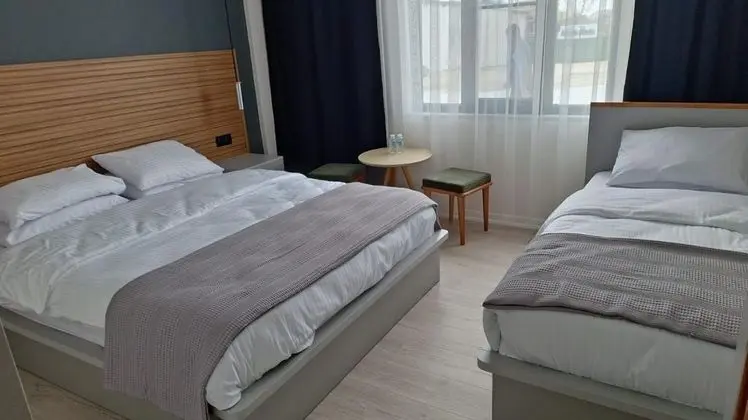 Triple, Manzarasız