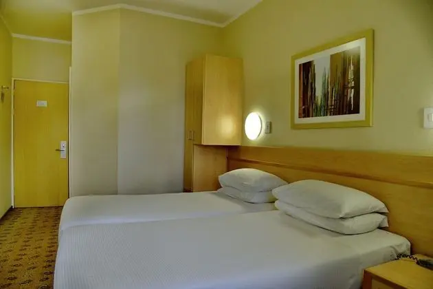 Tek Büyük Yataklı Oda, Sigara İçilebilir