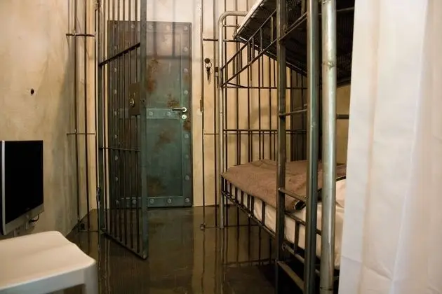 Oda (Jail House Cell)