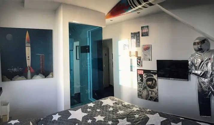 Basic Tek Büyük Yataklı Oda (Hollywood & Rocket Room)