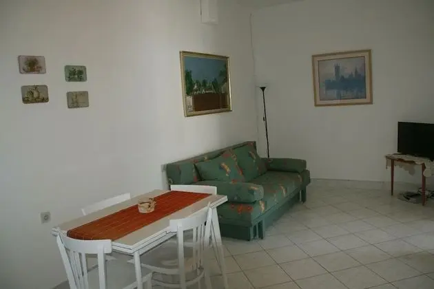 Apart Daire (Robert - 5m from the sea - A2(4+2))