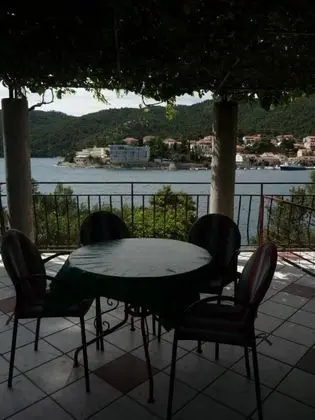 Apart Daire (Robert - 5m from the sea - A2(4+2))
