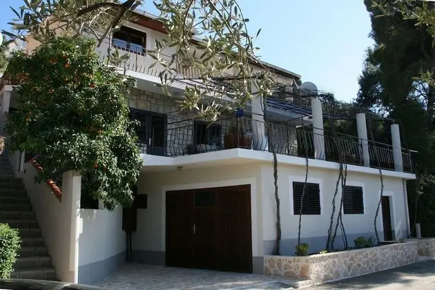 Apart Daire (Robert - 5m from the sea - A2(4+2))