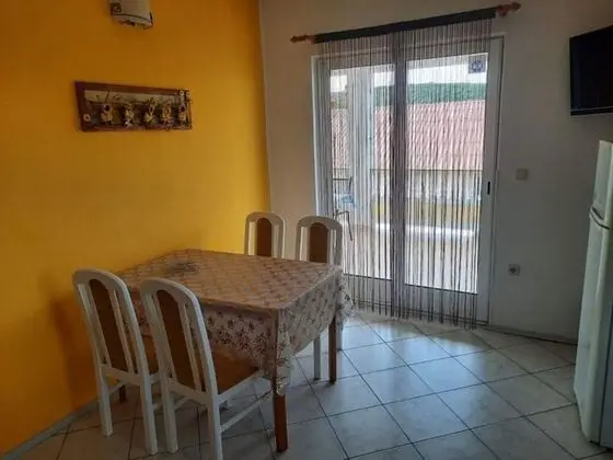Apart Daire (Robi- swimming pool and beautiful gar)