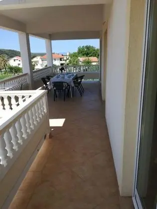 Apart Daire (Robi- swimming pool and beautiful gar)