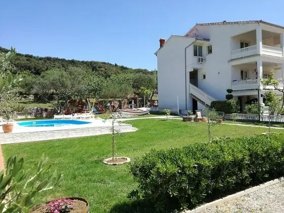 Apart Daire (Robi- swimming pool and beautiful gar)