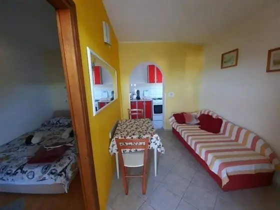 Apart Daire (Robi- swimming pool and beautiful gar)