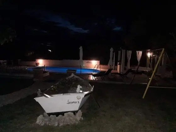 Apart Daire (Robi- swimming pool and beautiful gar)