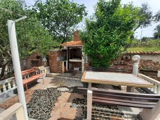 Apart Daire (Robi- swimming pool and beautiful gar)
