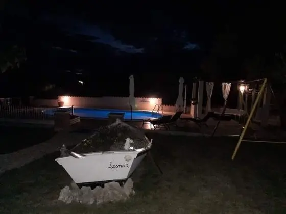 Apart Daire (Robi- swimming pool and beautiful gar)
