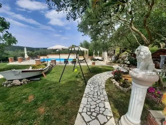 Apart Daire (Robi- swimming pool and beautiful gar)