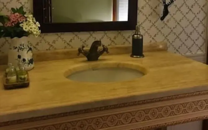 Bathroom sink