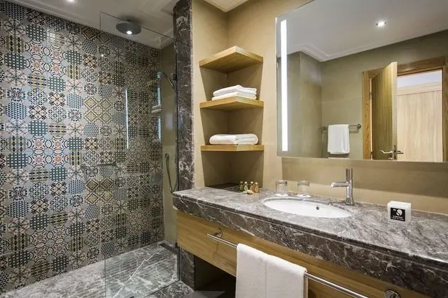 Family Oda (Connecting Corridor)