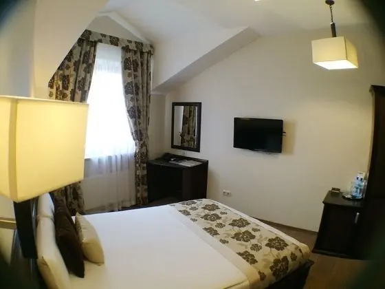 Tek Büyük Yataklı Oda (Corner)