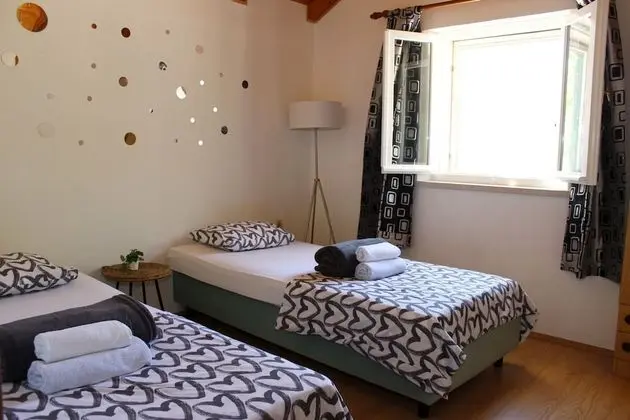 Kır Evi (Two-Bedroom House)