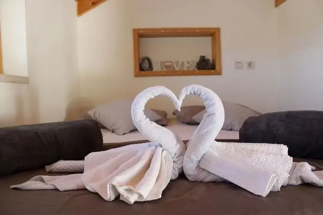 Kır Evi (Two-Bedroom House)