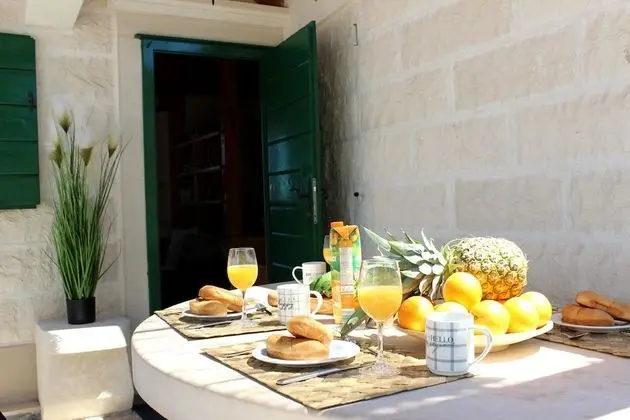 Kır Evi (Two-Bedroom House)