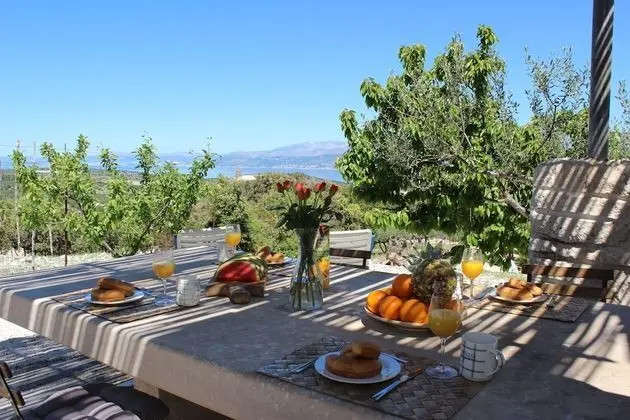 Kır Evi (Two-Bedroom House)