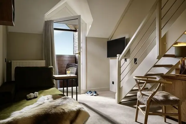 Family Oda (Gallery, Triple Use)