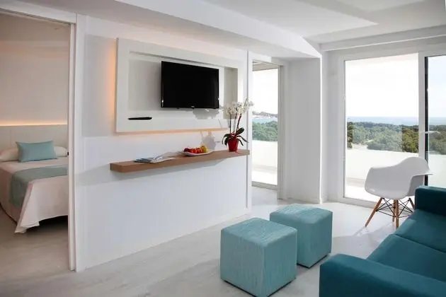 My Favorite Club J Suite Front Sea V.1ad