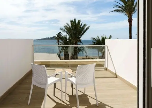 Double Menor Sea View with terrace (3 Adults)