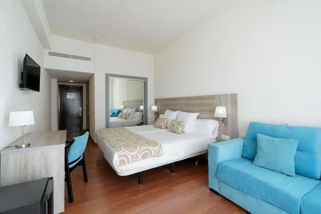 Double Menor Sea View with terrace (3 Adults)