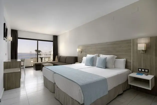 Standard Twin Room Sea View (1 adult + 3 children)