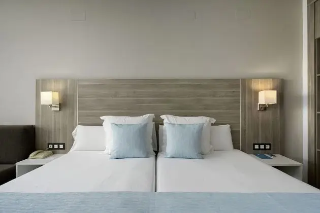 Standard Twin Room Sea View (1 adult + 3 children)