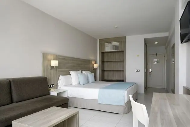 Standard Twin Room Sea View (1 adult + 3 children)