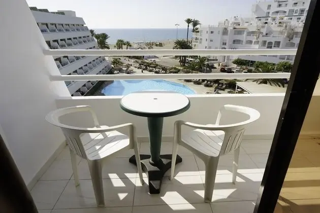 Standard Twin Room Sea View (1 adult + 3 children)