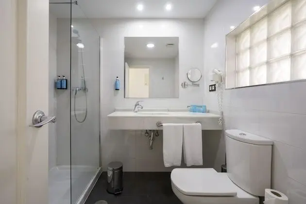 Standard Twin Room Sea View (1 adult + 3 children)