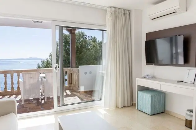 Deluxe Süit, 1 Yatak Odası, Deniz Manzaralı, Okyanusa Sıfır (2 Adults + 1 Child)