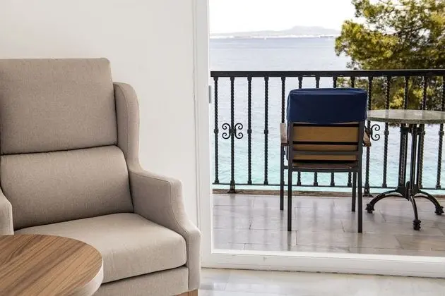 Tek Büyük Yataklı Oda, Deniz Manzaralı, Okyanusa Sıfır (2 Adults + 1 Child)