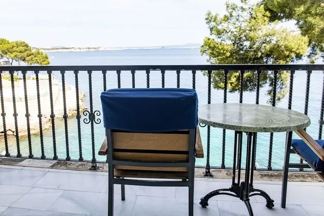 Tek Büyük Yataklı Oda, Deniz Manzaralı, Okyanusa Sıfır (2 Adults + 1 Child)