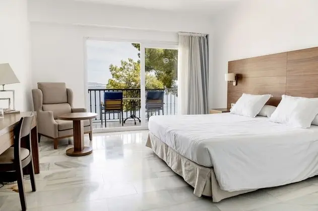 Tek Büyük Yataklı Oda, Deniz Manzaralı, Okyanusa Sıfır (2 Adults + 1 Child)