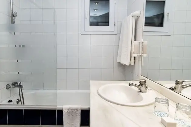 Tek Büyük Yataklı Oda, Deniz Manzaralı, Okyanusa Sıfır (2 Adults + 1 Child)