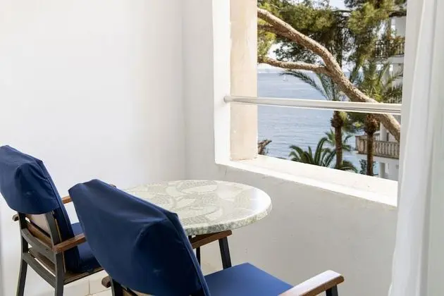 Tek Büyük Yataklı Oda, Kısmi Deniz Manzaralı (1 Adult + 1 Child)