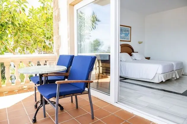 Tek Büyük Yataklı Oda, Kısmi Deniz Manzaralı (1 Adult + 1 Child)