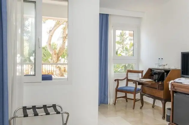 Tek Büyük Yataklı Oda, Kısmi Deniz Manzaralı (1 Adult + 1 Child)