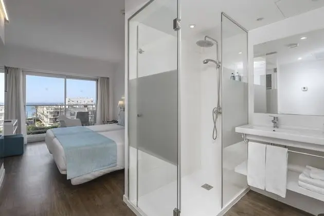 Superior Büyük Yataklı Tek Kişilik Oda, Balkon, Deniz Manzaralı