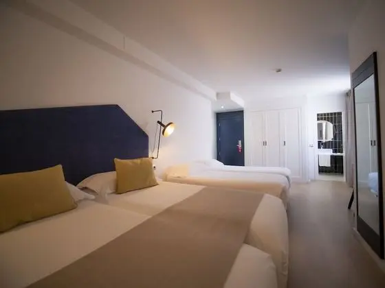 Dört Kişilik Oda (2 Adults + 2 Children)