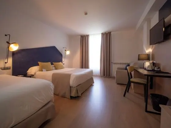 Dört Kişilik Oda (3 Adults + 1 Child)