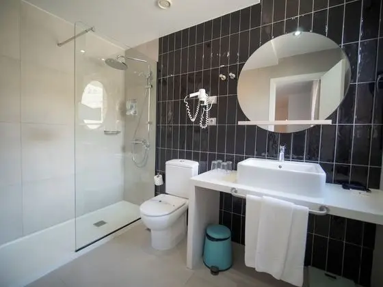 Dört Kişilik Oda (3 Adults + 1 Child)