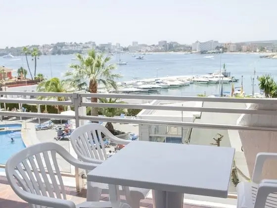 Standard Apart Daire, 2 Yatak Odası, Deniz Manzaralı (3 Adults + 2 Children)