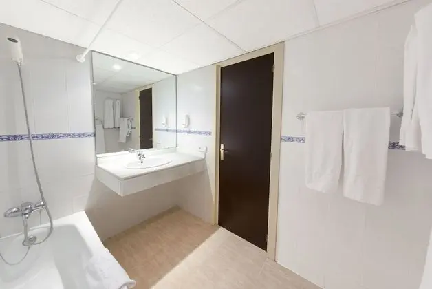 Standard Apart Daire, 2 Yatak Odası, Havuz Kenarı (3 Adults + 1 Child)